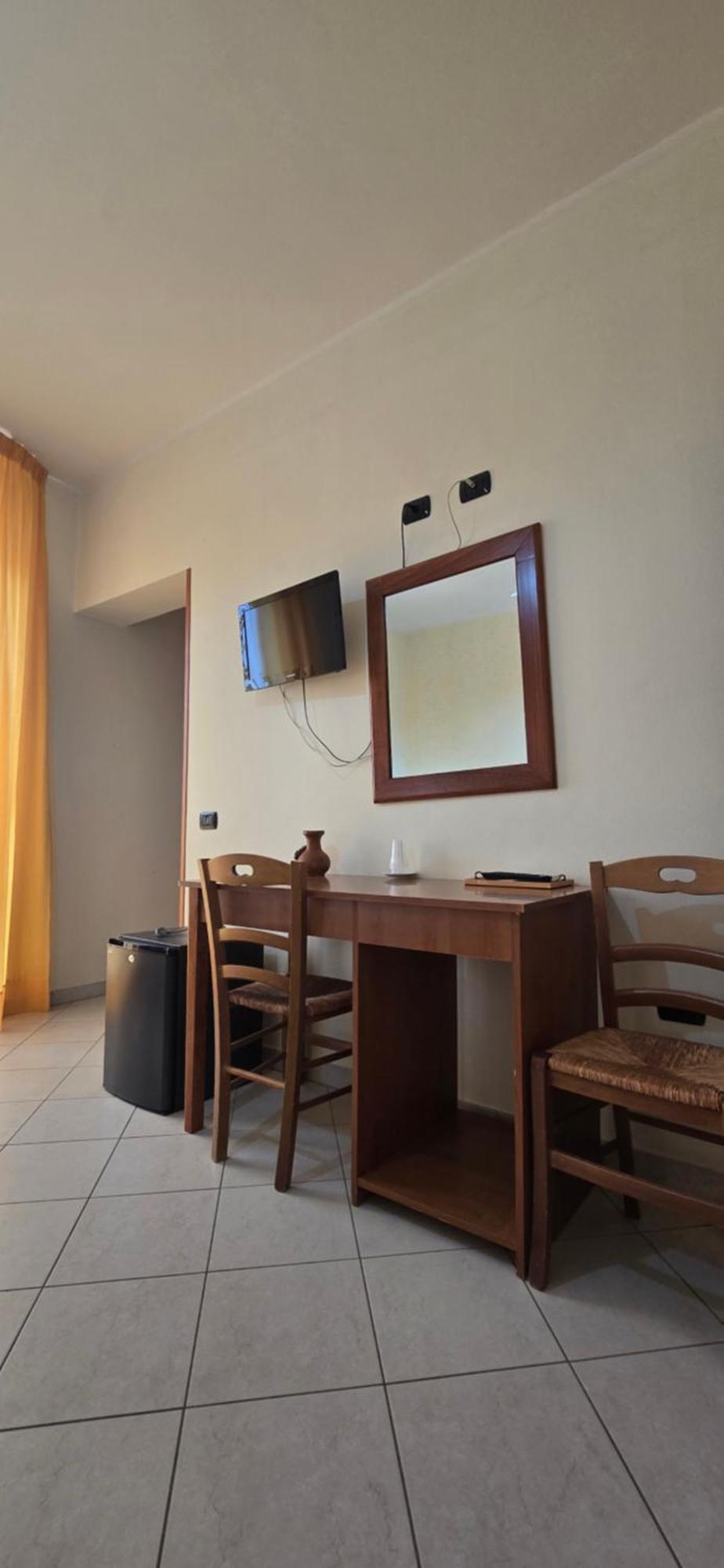 Hotel Ristorante La Decanata Le Castella  Zewnętrze zdjęcie