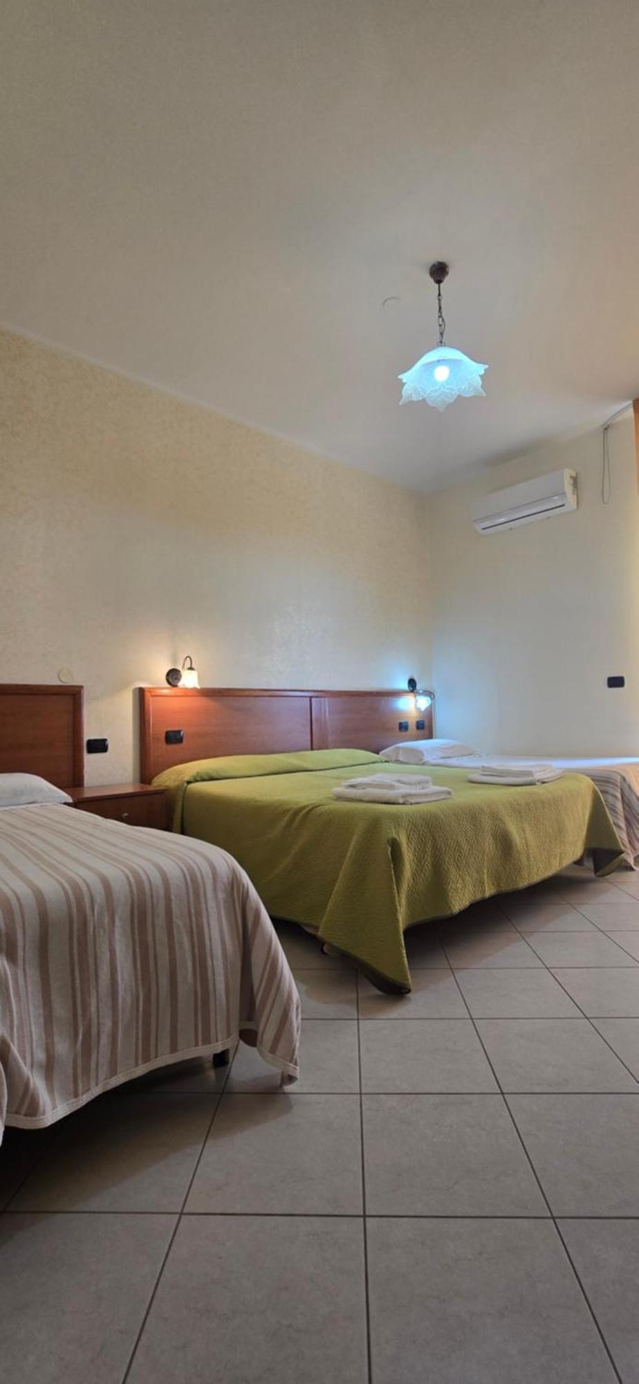 Hotel Ristorante La Decanata Le Castella  Zewnętrze zdjęcie