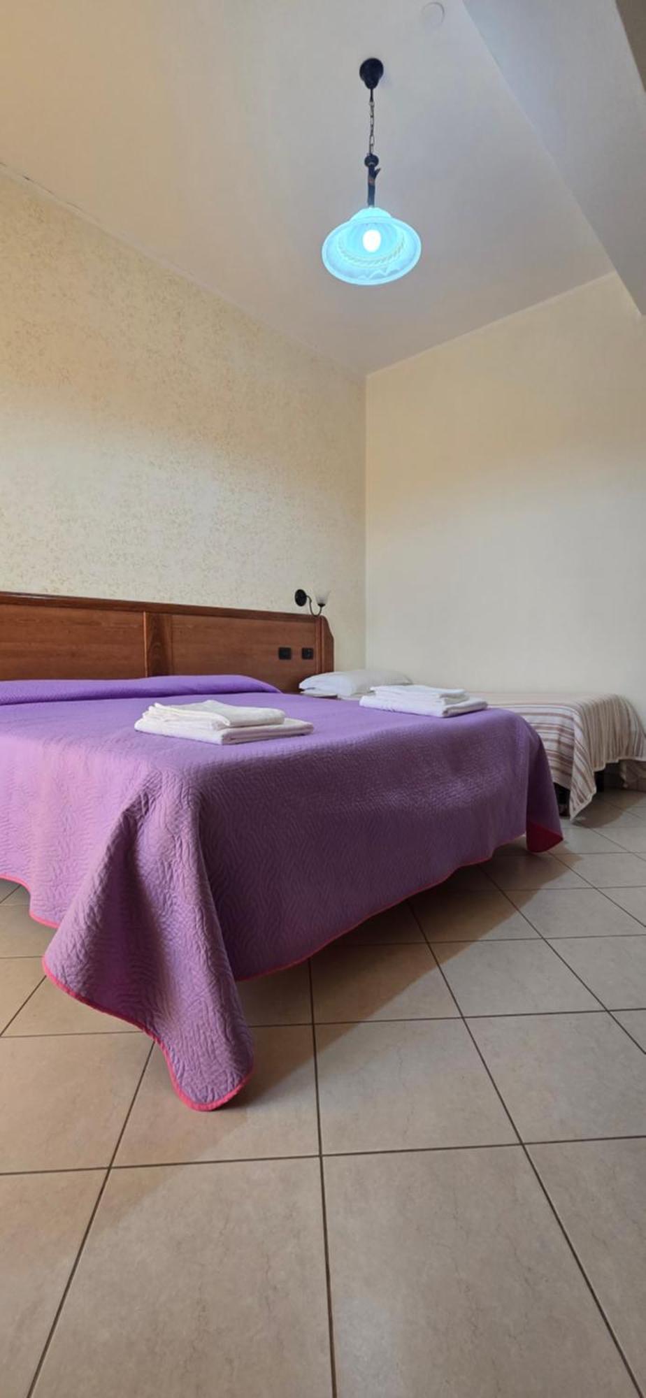 Hotel Ristorante La Decanata Le Castella  Zewnętrze zdjęcie